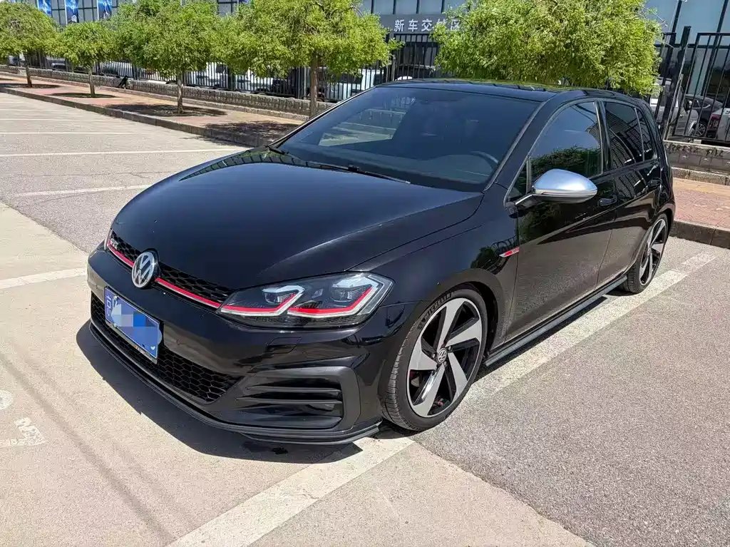 Volkswagen Golf GTI 2018 — фото 1 из 5
