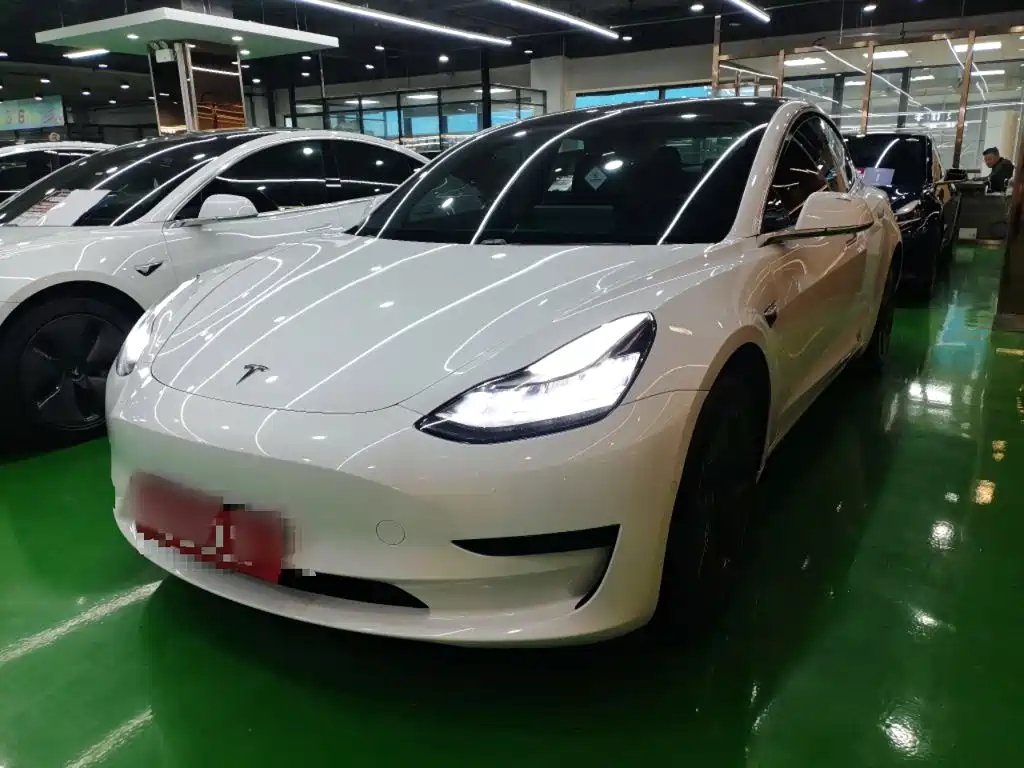 Tesla Model 3 2020 — фото 1 из 5