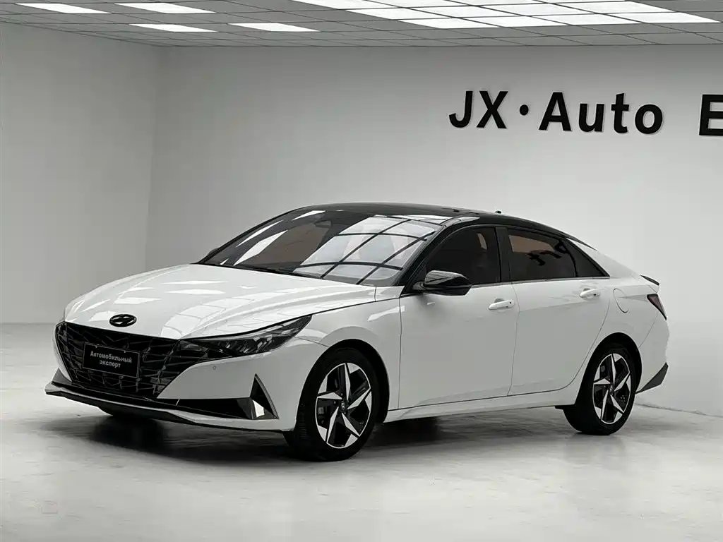 Hyundai Elantra 2023 — фото 1 из 5