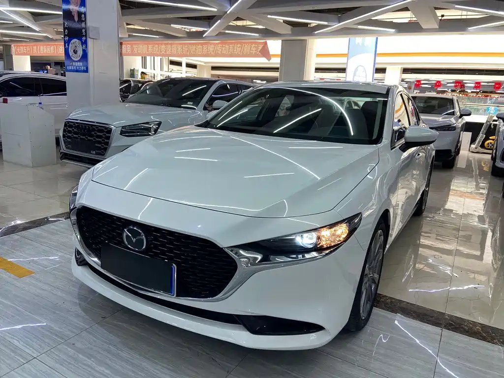 Mazda 3 Axela 2022 — фото 1 из 5