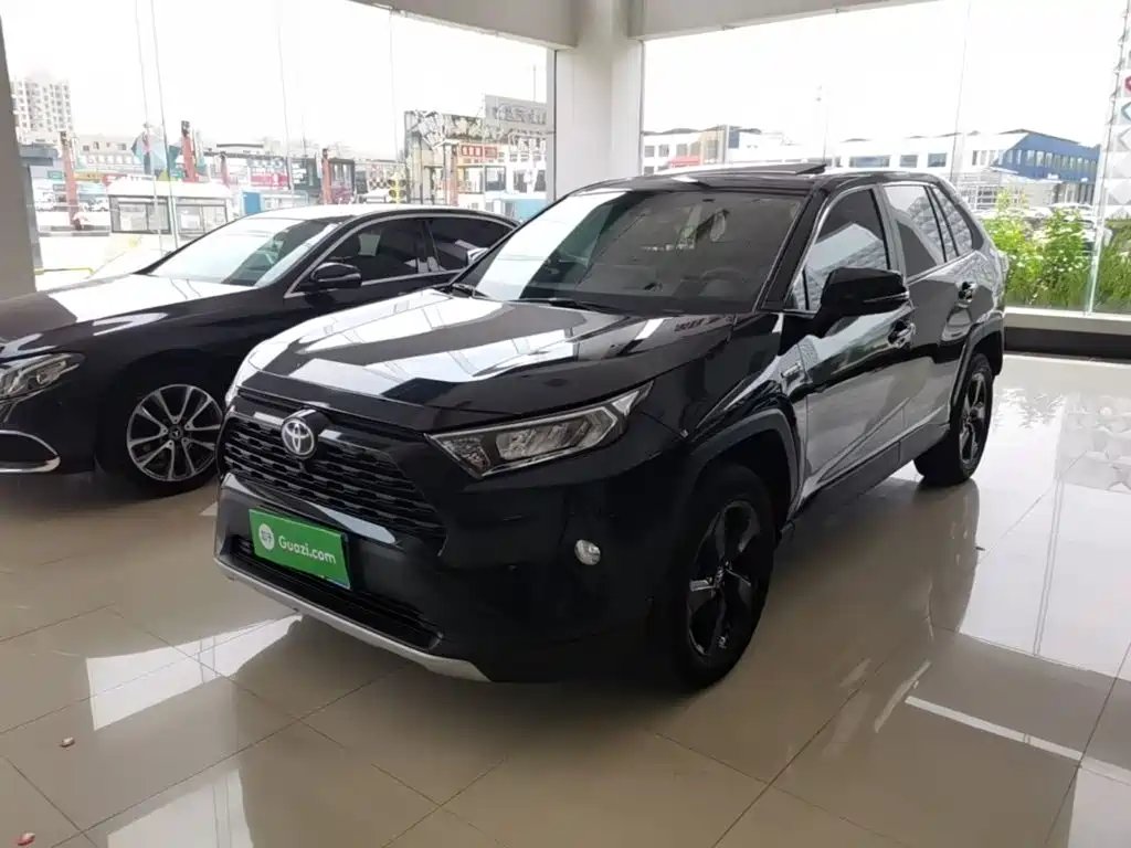 Toyota RAV4 2020 — фото 1 из 5