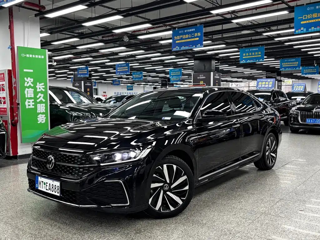 Volkswagen Passat 2022 — фото 1 из 5