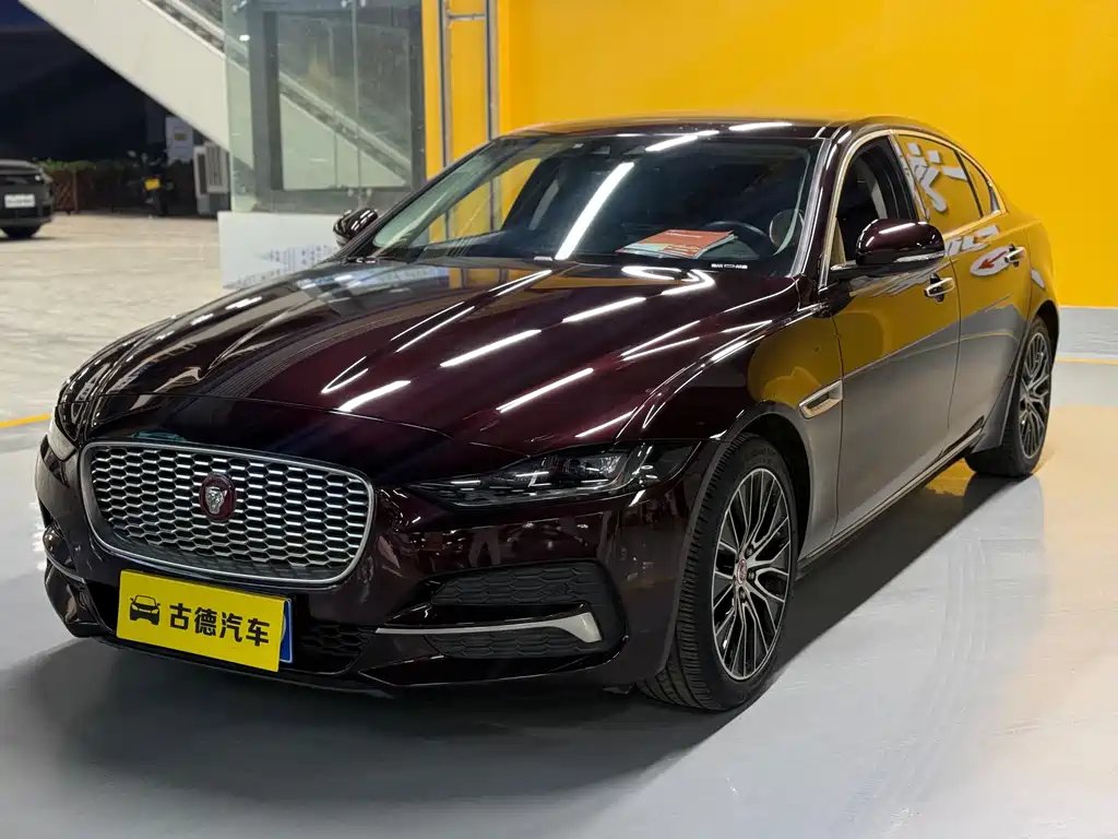 Jaguar XEL 2020 — фото 1 из 5