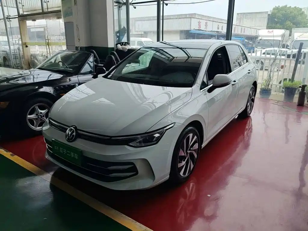 Volkswagen Golf 2025 — фото 1 из 5