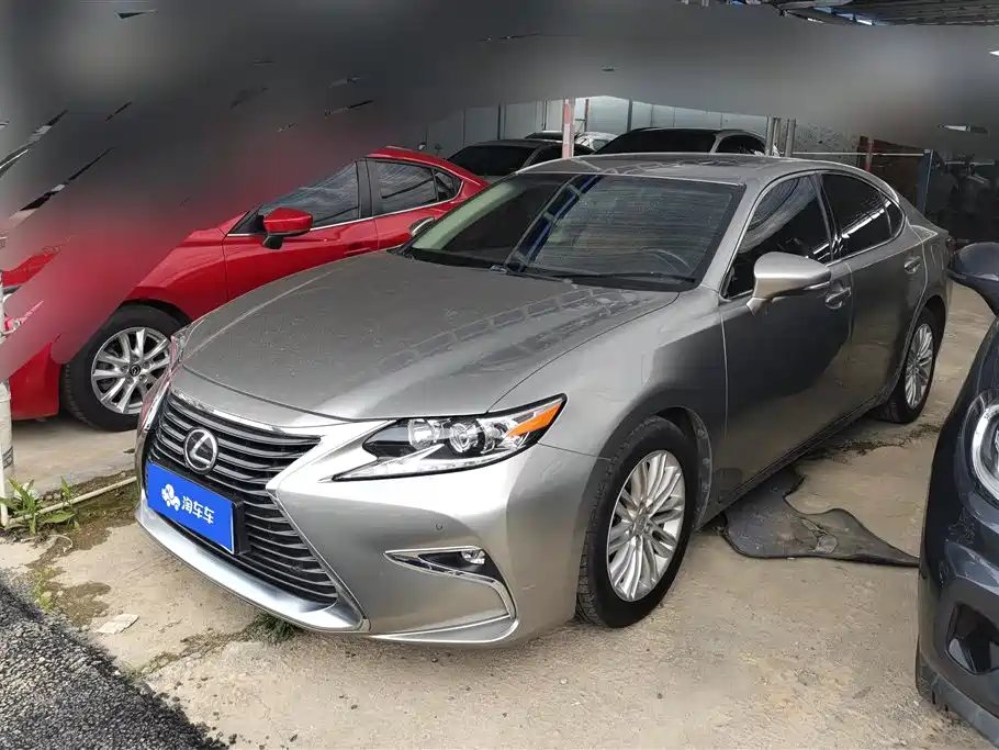 Lexus ES 2017 — фото 1 из 5
