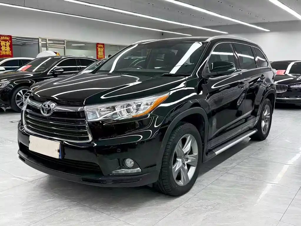 Toyota Highlander 2017 — фото 1 из 5
