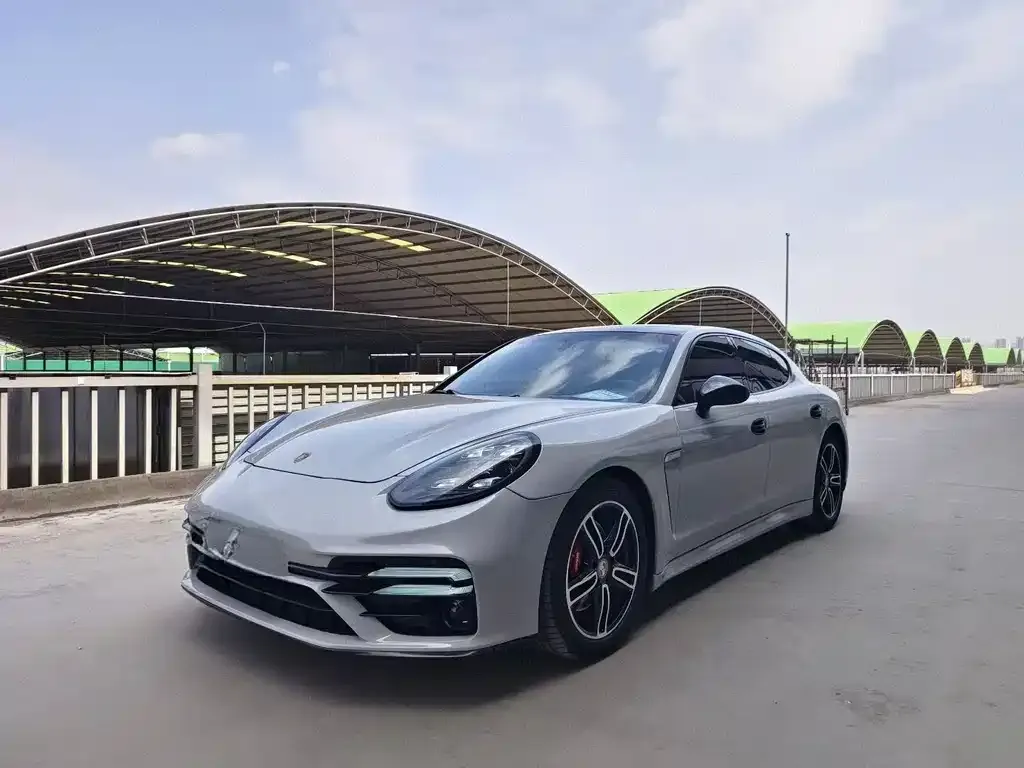 Porsche Panamera 2013 — фото 1 из 10