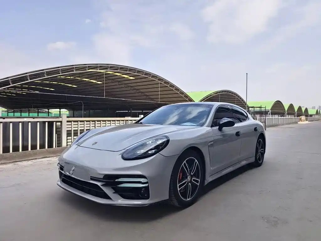 Porsche Panamera 2013 — фото 1 из 5