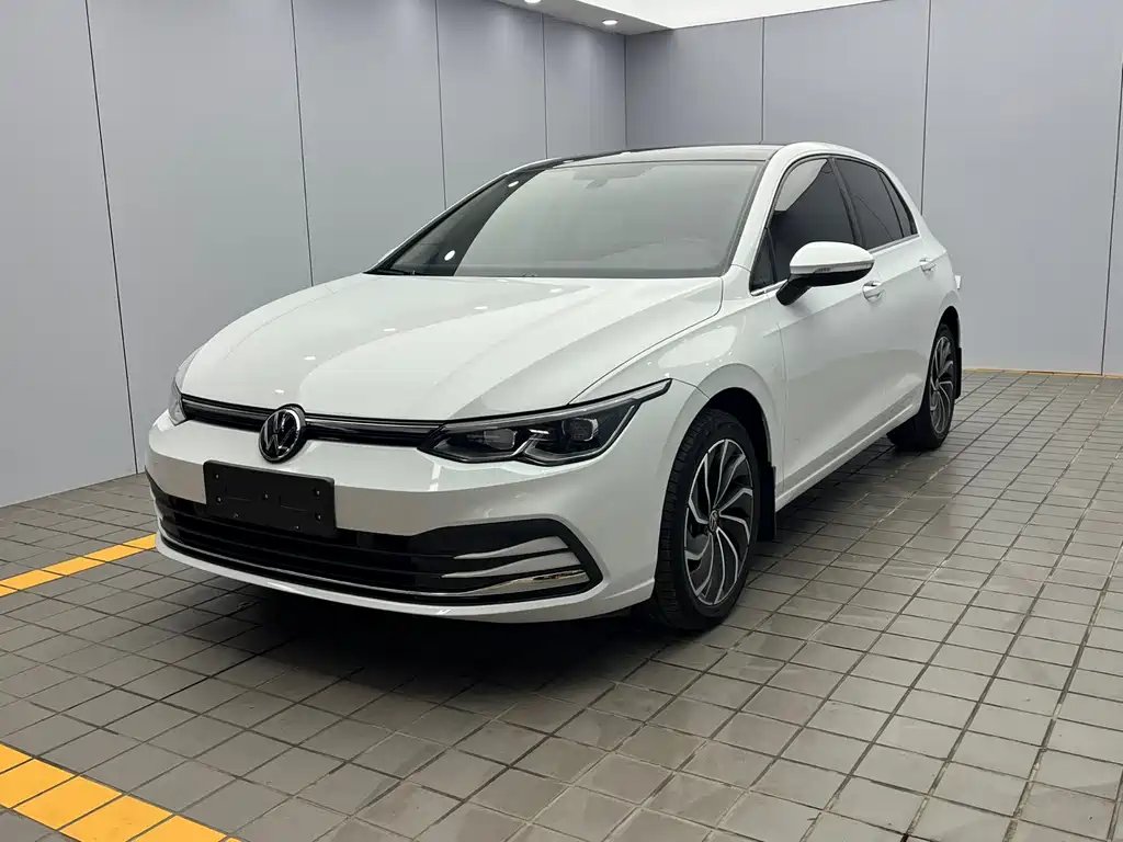 Volkswagen Golf 2022 — фото 1 из 5