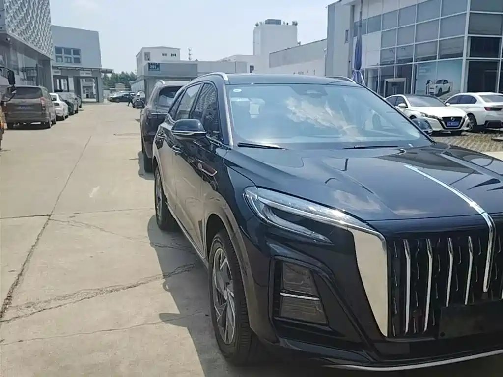 Hongqi Hongqi HS3 PHEV 2026 — фото 1 из 5