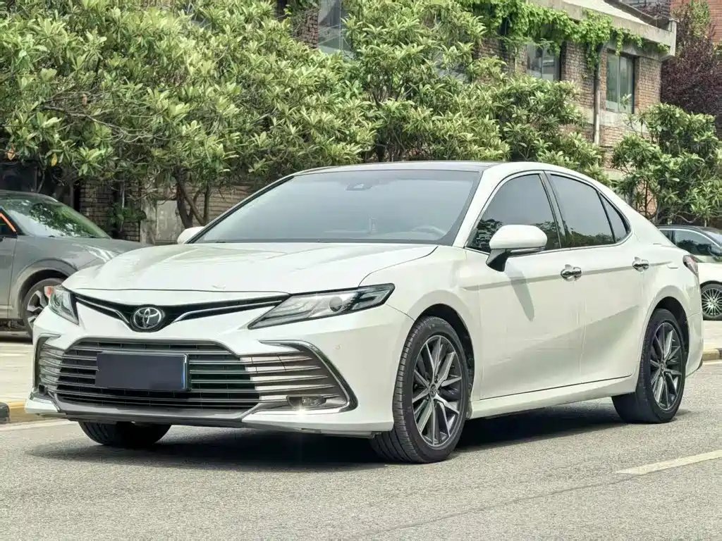 Toyota Camry 2022 — фото 1 из 5