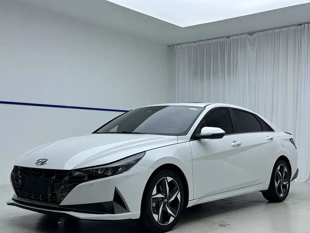 Hyundai Elantra 2023 — фото 1 из 5