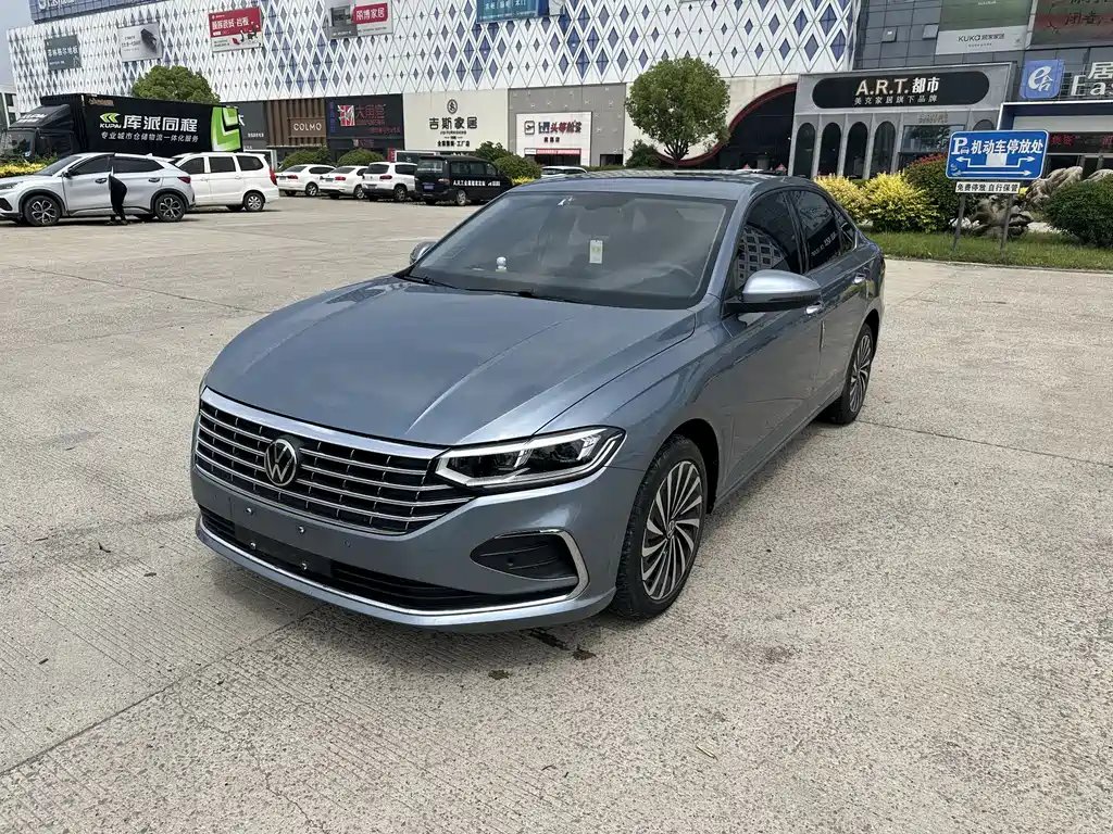 Volkswagen Lavida 2022 — фото 1 из 5