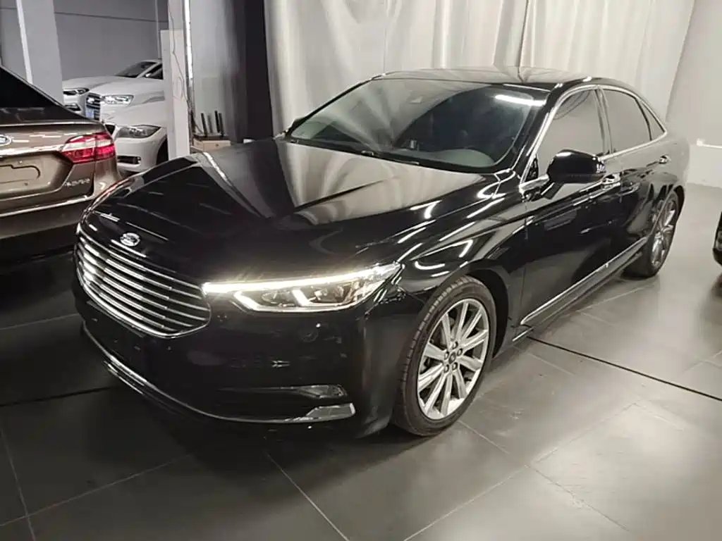 Ford Taurus 2022 — фото 1 из 5