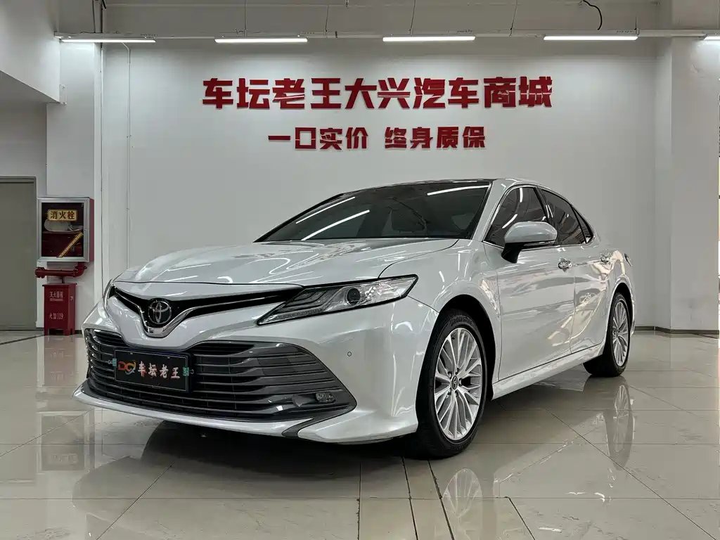 Toyota Camry 2019 — фото 1 из 5