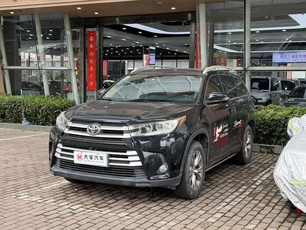 Toyota Highlander 2018 — фото 1 из 5