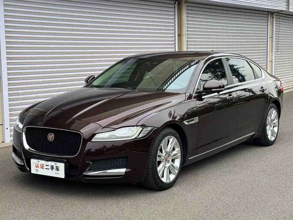 Jaguar XFL 2018 — фото 1 из 5