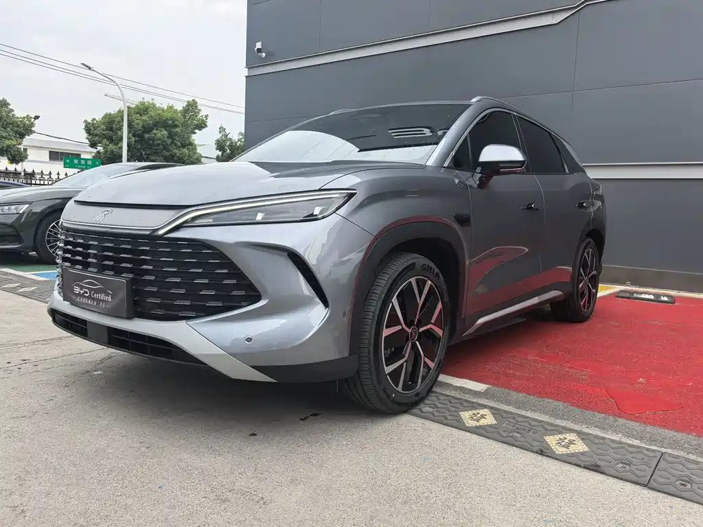 BYD L DM-i 2025 — фото 1 из 5