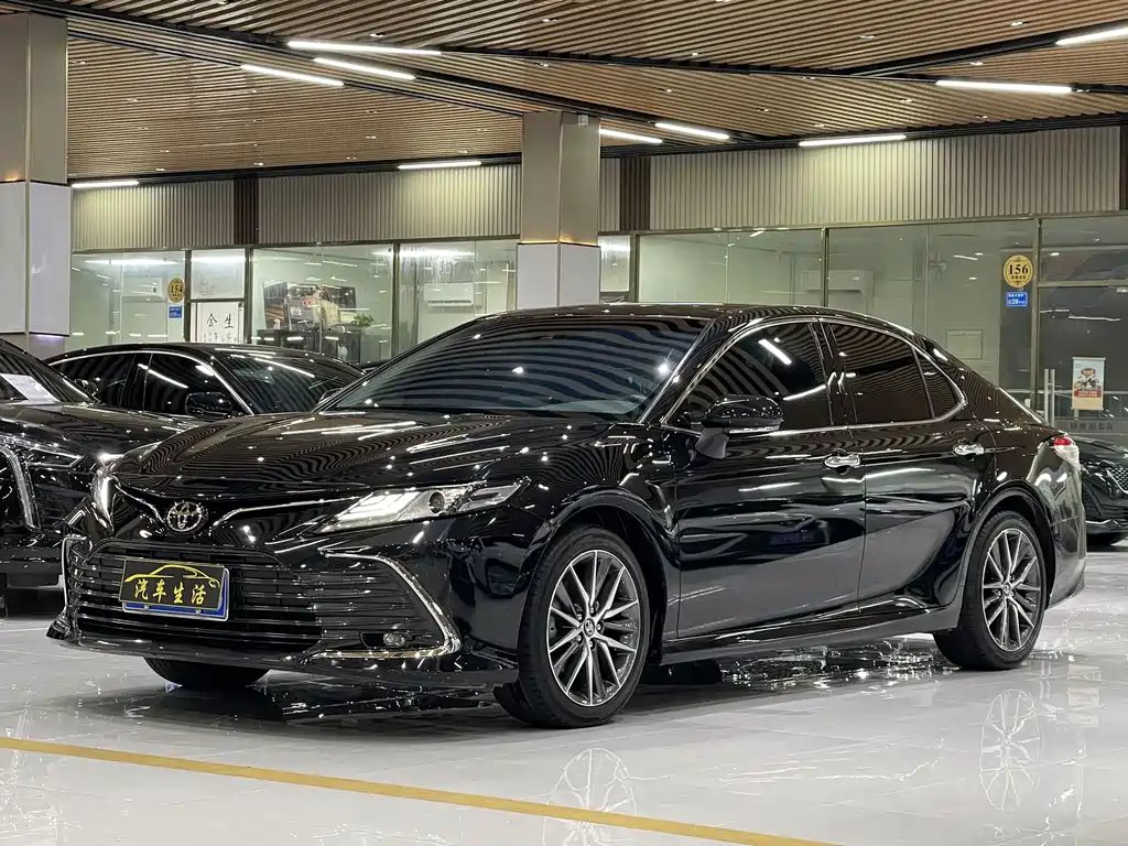 Toyota Camry 2022 — фото 1 из 5