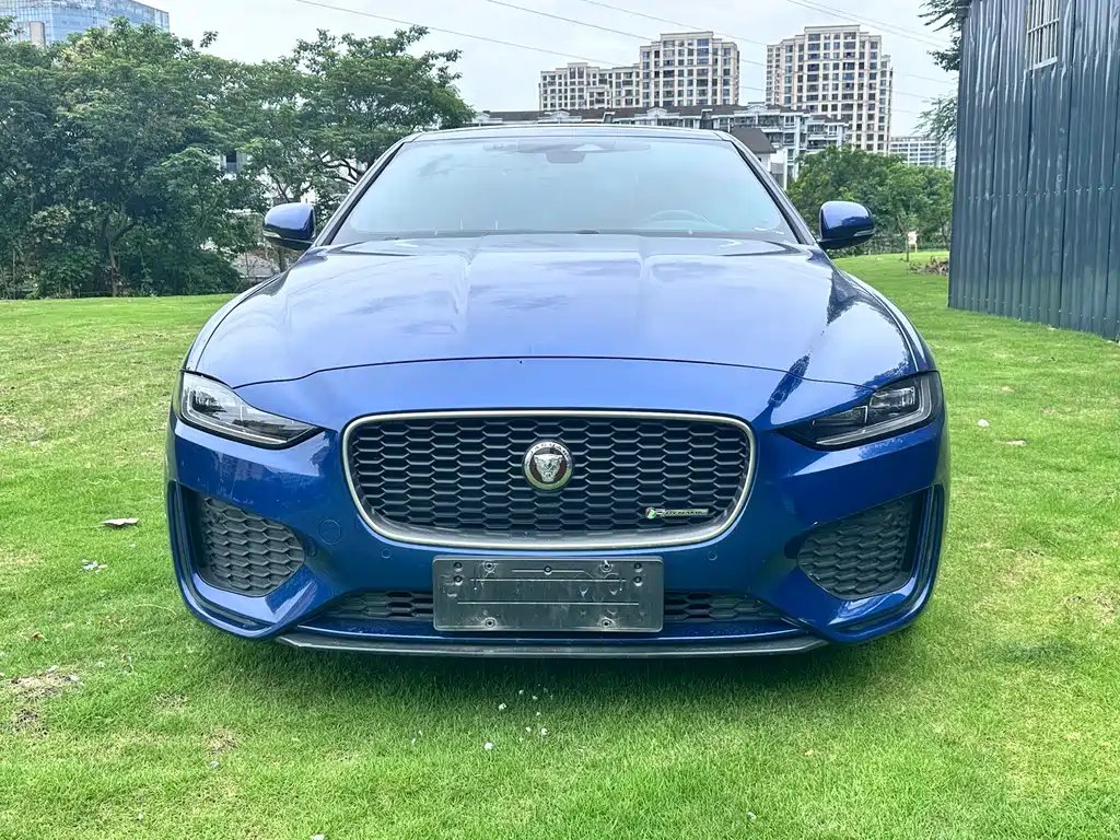 Jaguar XEL 2021 — фото 1 из 5