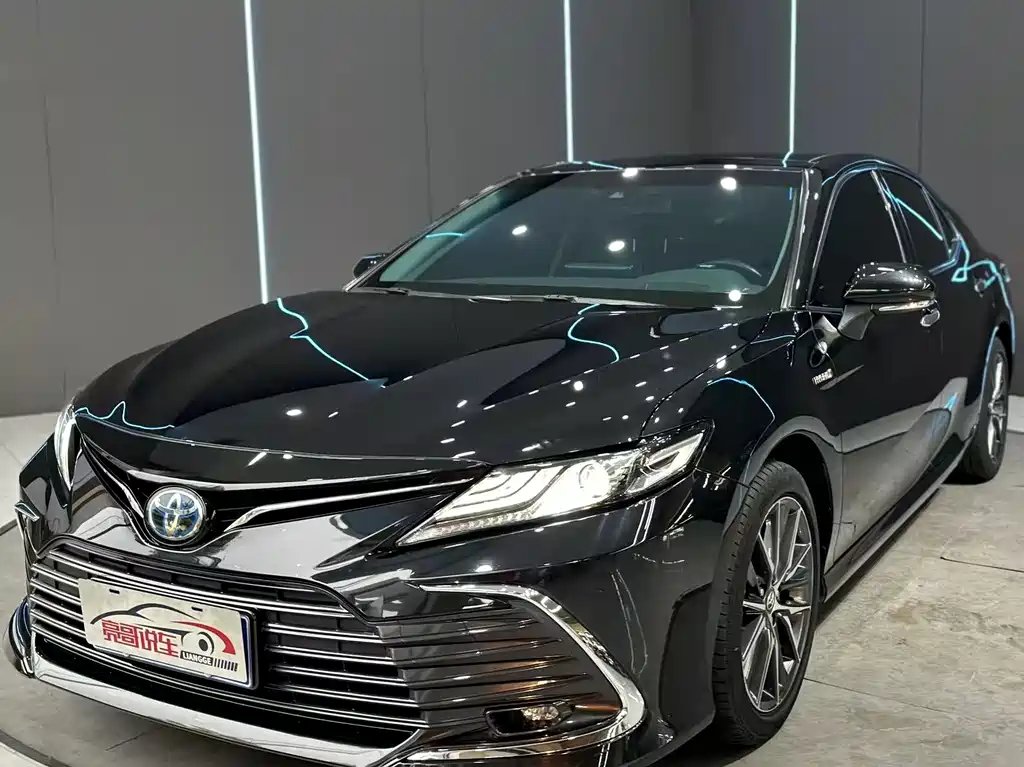Toyota Camry 2023 — фото 1 из 5