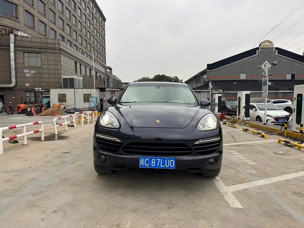 Porsche Cayenne 2013 — фото 1 из 5