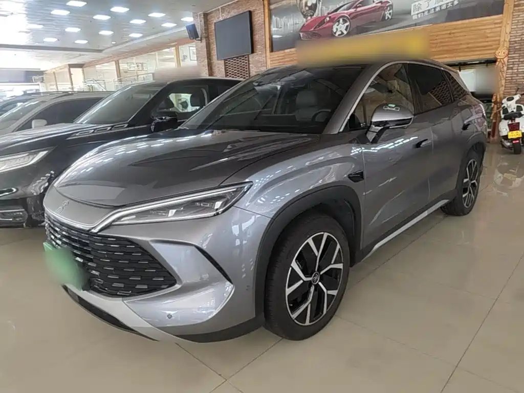 BYD L DM-i 2025 — фото 1 из 5
