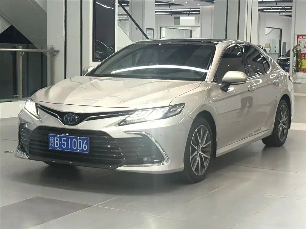 Toyota Camry 2021 — фото 1 из 5