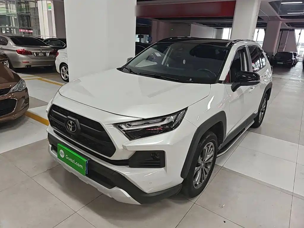 Toyota RAV4 2024 — фото 1 из 5