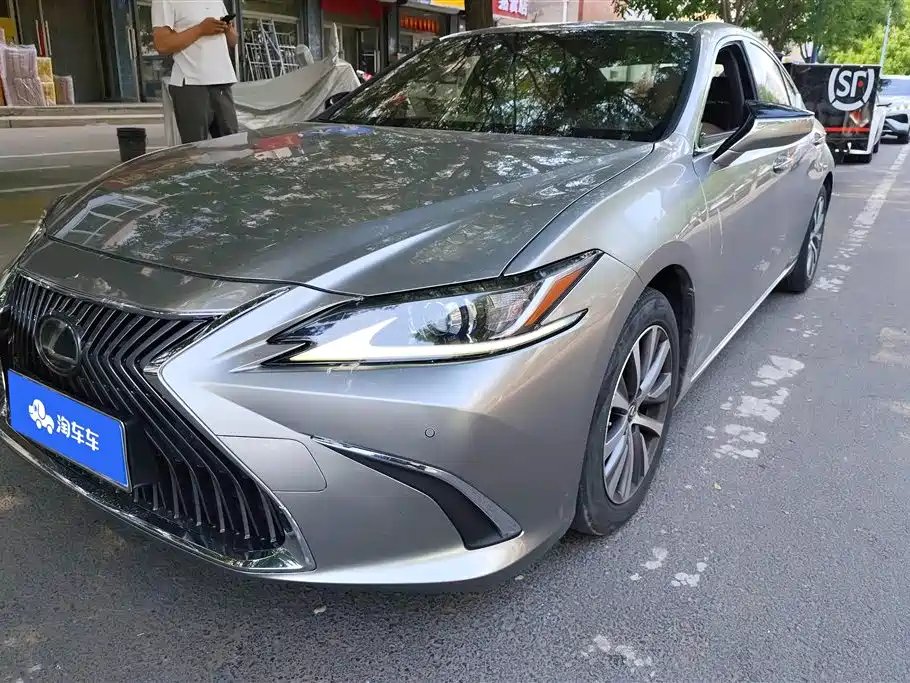 Lexus ES 2019 — фото 1 из 5