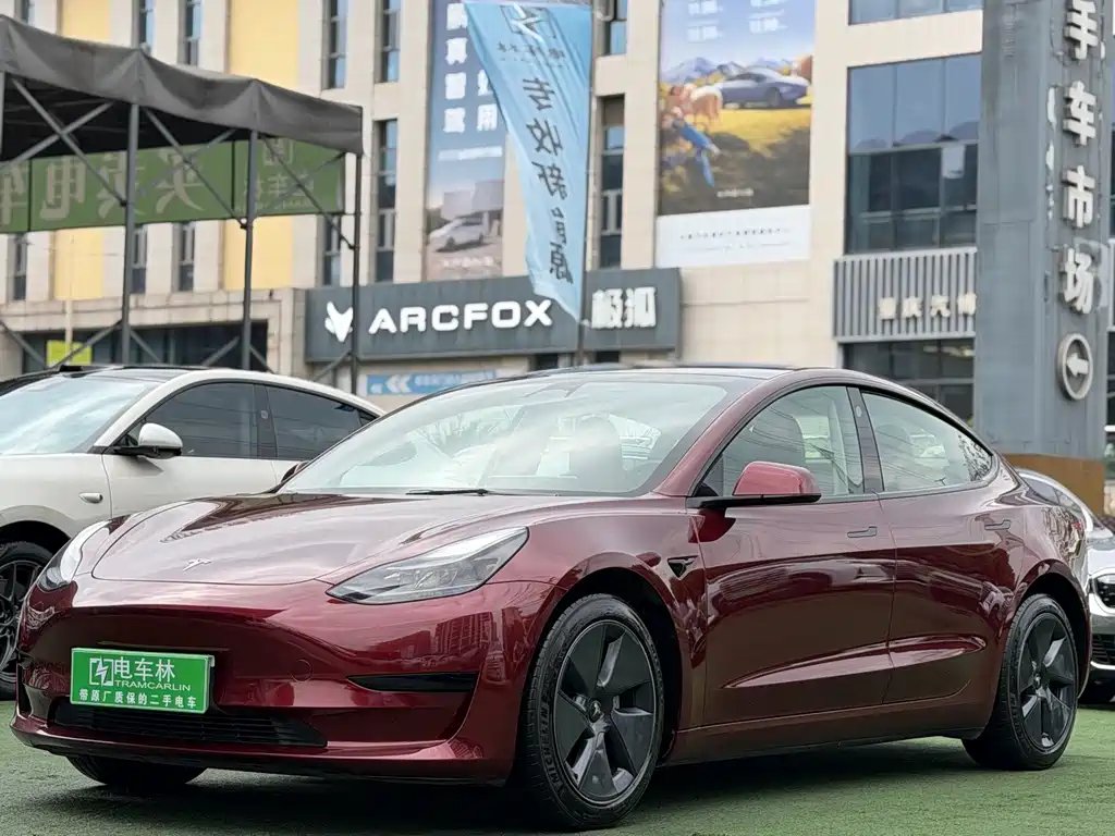 Tesla Model 3 2021 — фото 1 из 5