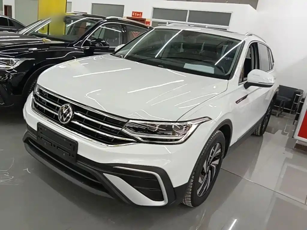 Volkswagen Tiguan L 2023 — фото 1 из 5