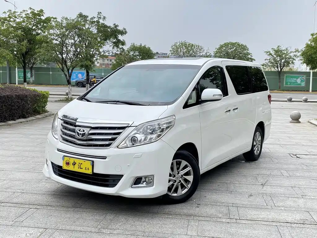 Toyota Alphard 2012 — фото 1 из 5