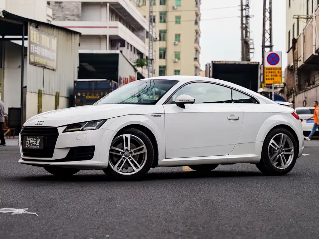 Audi TT 2015 — фото 1 из 5