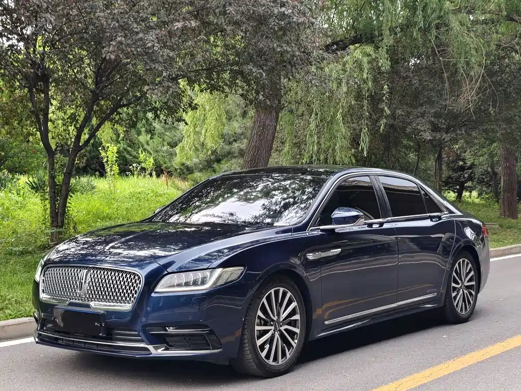 Lincoln Continental 2017 — фото 1 из 5