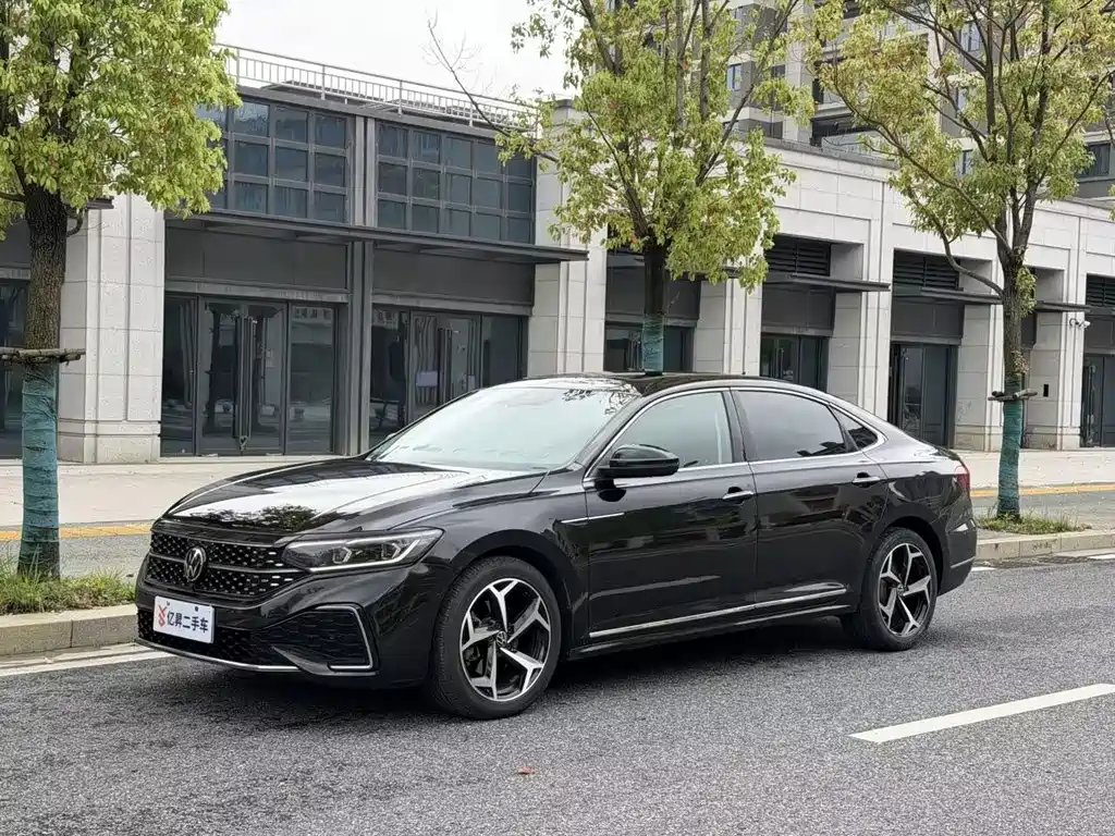 Volkswagen Passat 2023 — фото 1 из 5