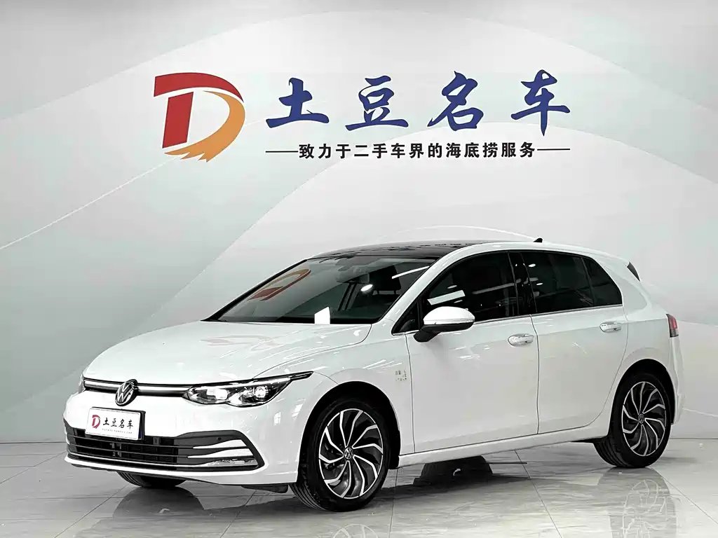Volkswagen Golf 2023 — фото 1 из 5
