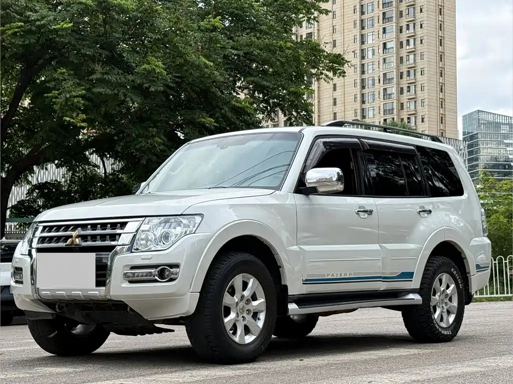 Mitsubishi Pajero (Import) 2019 — фото 1 из 5