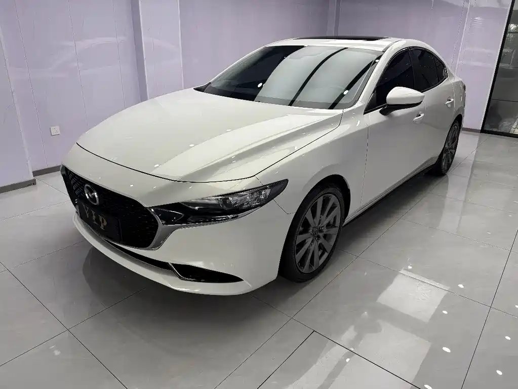 Mazda 3 Axela 2022 — фото 1 из 5