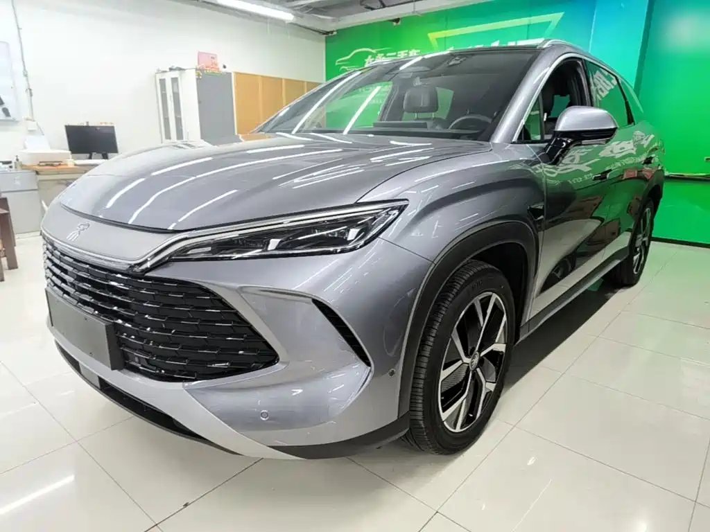BYD L DM-i 2025 — фото 1 из 5