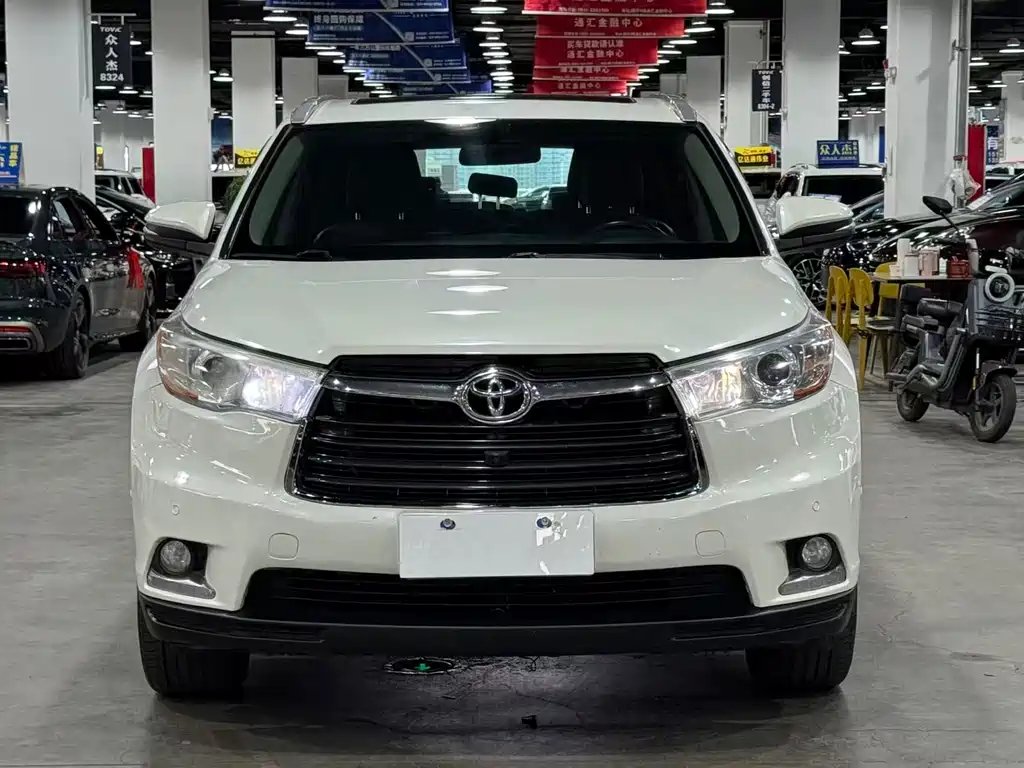 Toyota Highlander 2017 — фото 1 из 5