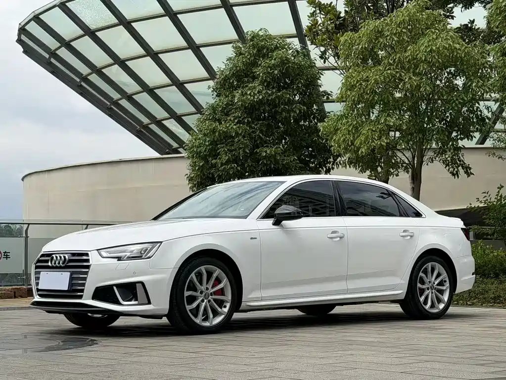 Audi A4L 2019 — фото 1 из 5