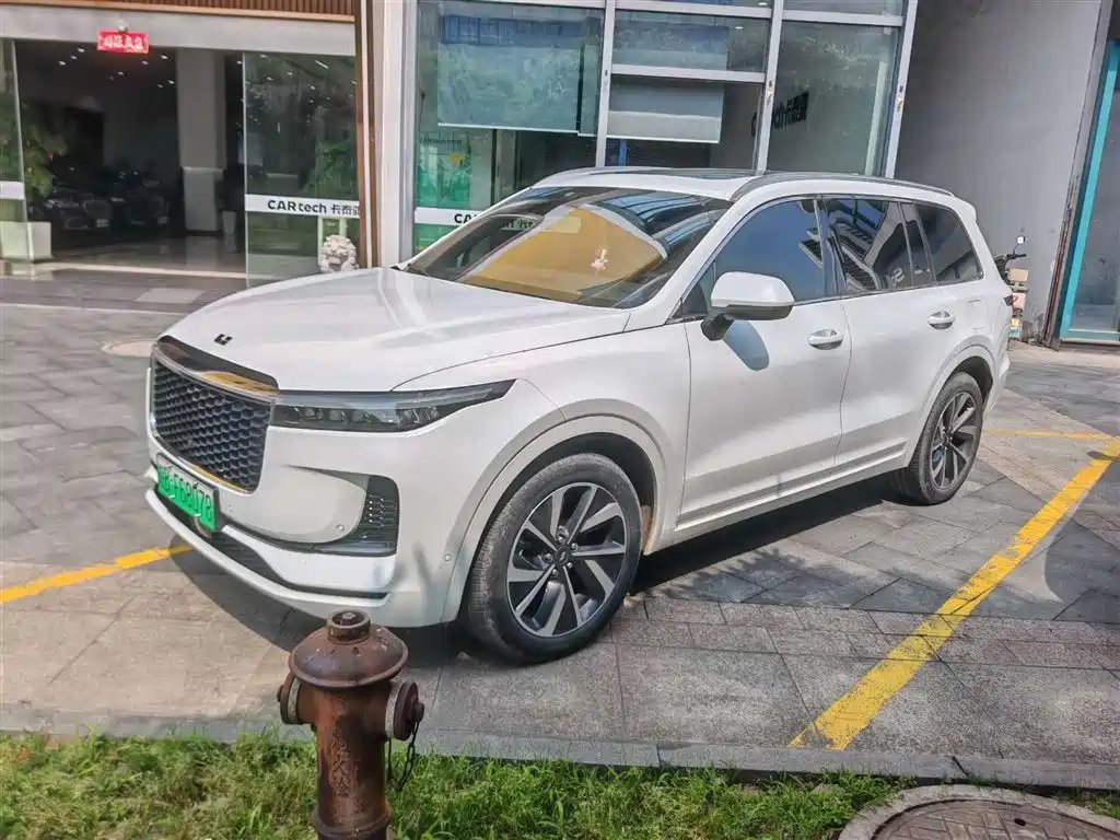 Li Auto Li ONE 2022 — фото 1 из 5