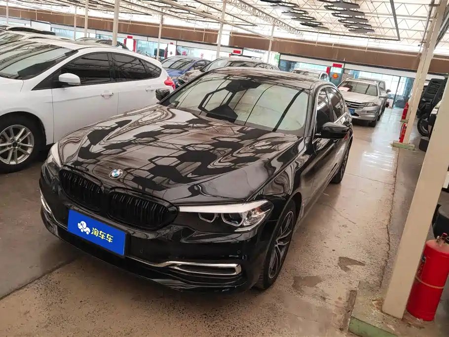 BMW 5 Series 2018 — фото 1 из 5