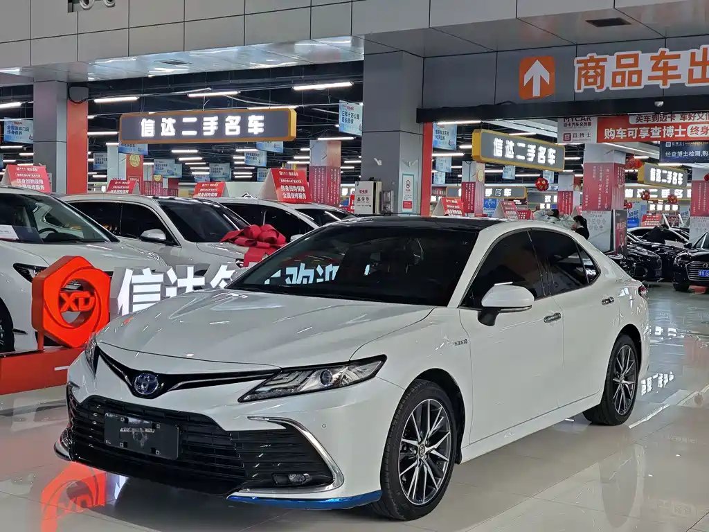 Toyota Camry 2022 — фото 1 из 5