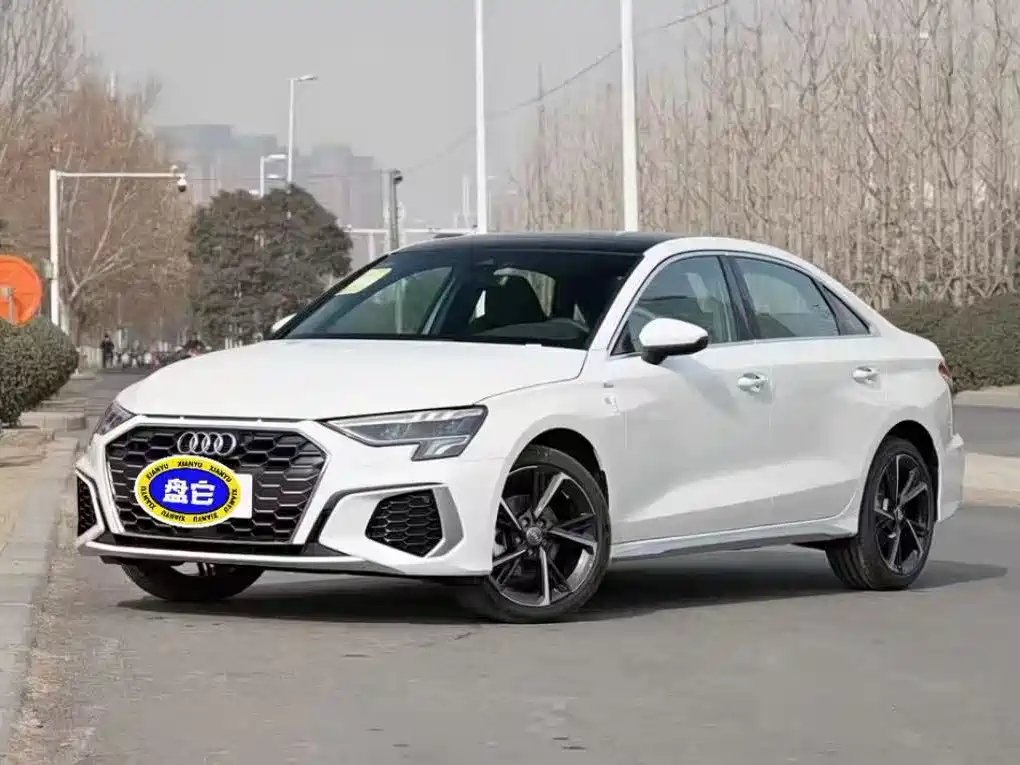 Audi A3 2022 — фото 1 из 3