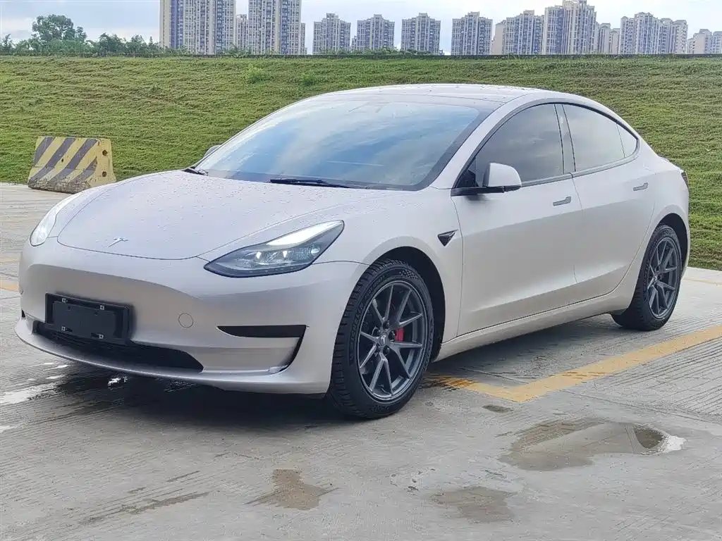 Tesla Model 3 2022 — фото 1 из 5