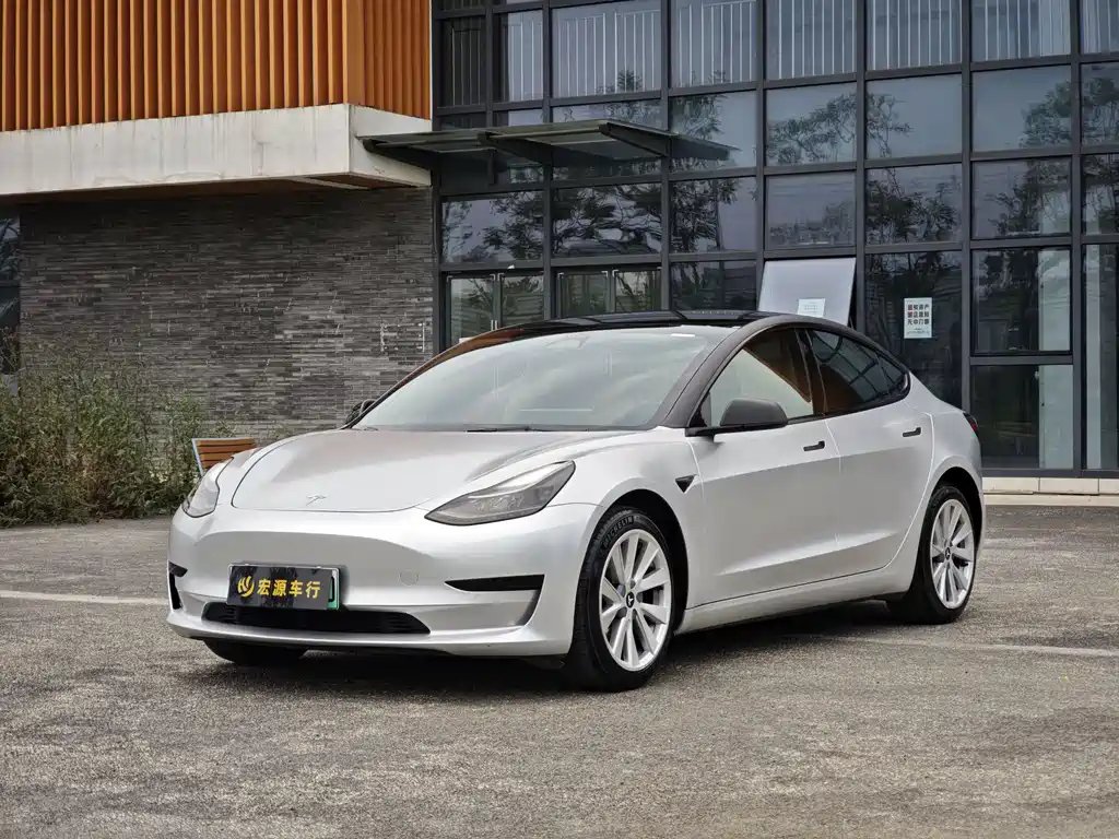 Tesla Model 3 2022 — фото 1 из 5