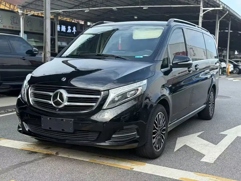 Mercedes-Benz V-Class 2017 — фото 1 из 5
