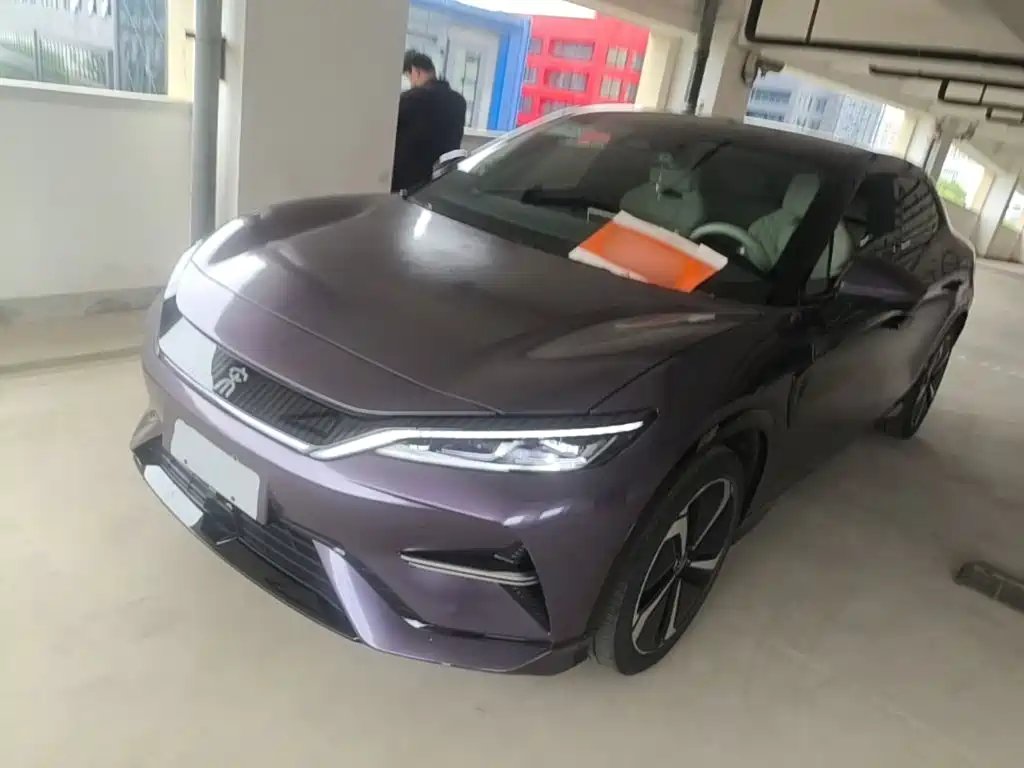 BYD L EV 2024 — фото 1 из 5